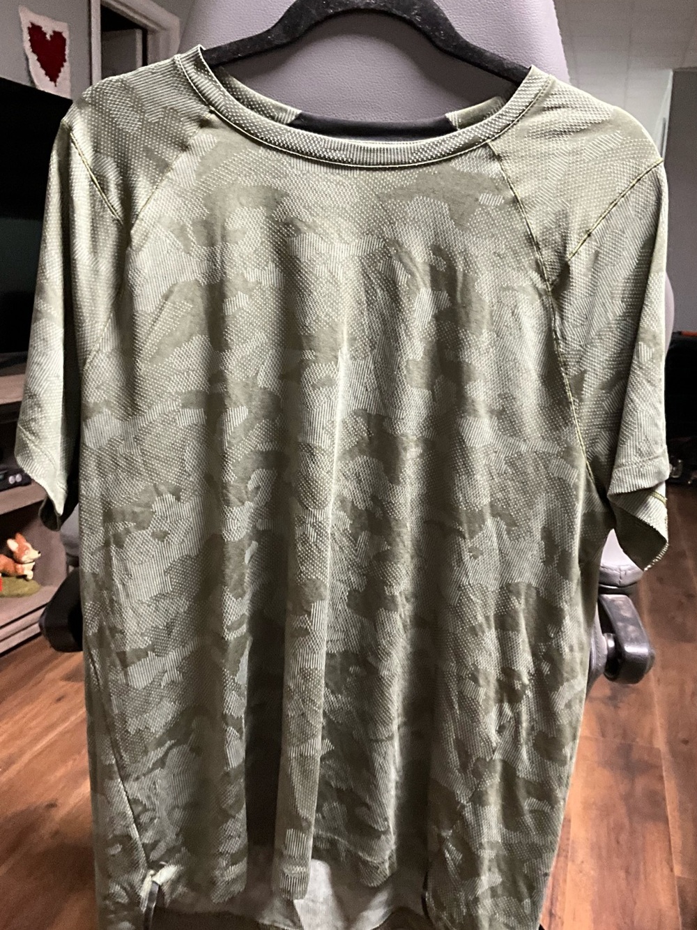 🏋️ TEK GEAR Men’s Camo Performance Shirt – Size Large